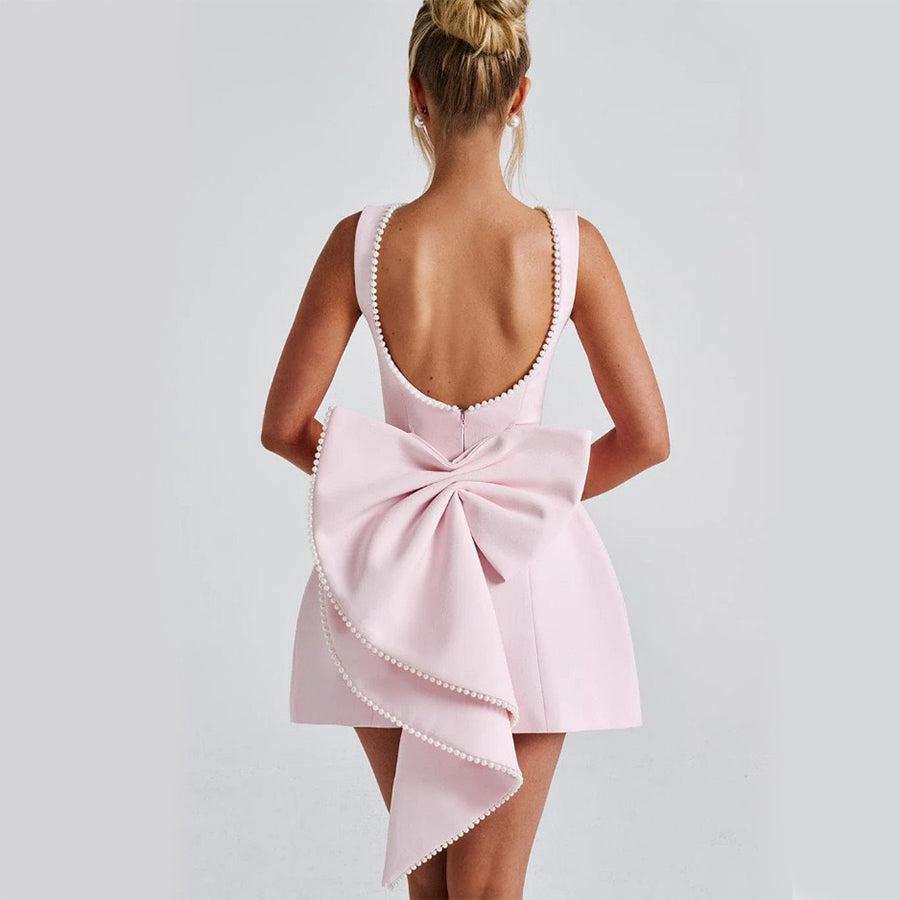 Vestido Pearl Bow Elegance – Sem Costas com Laço de Pérolas