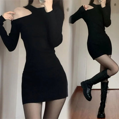 Vestido Tubinho Preto Ombro a Ombro com Manga Longa – Silhueta Marcante