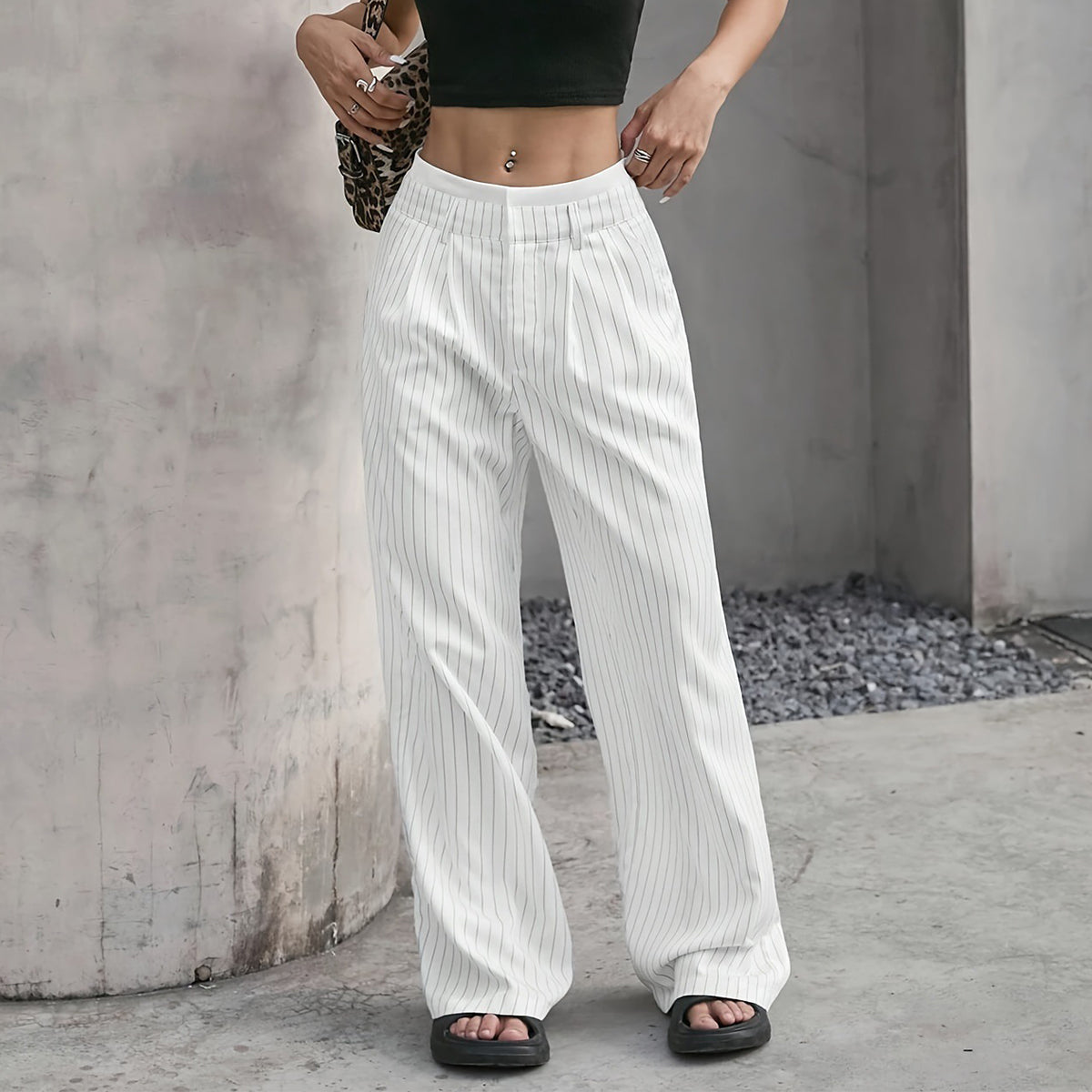 Calça Straight Listrada Urban Chic – Cintura Alta com Corte Reto