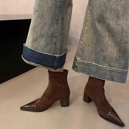 Bota Feminina de Salto Grosso e Cano Fino – Estilo Elegante