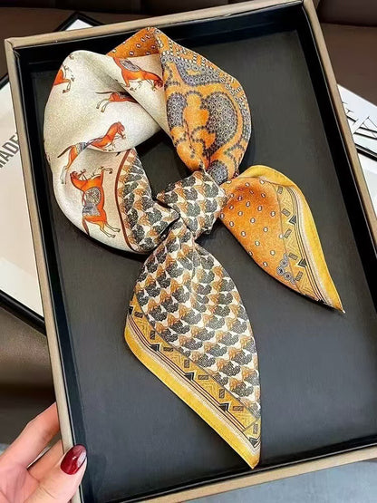 Lenço Feminino em Cetim com Estampa Retrô