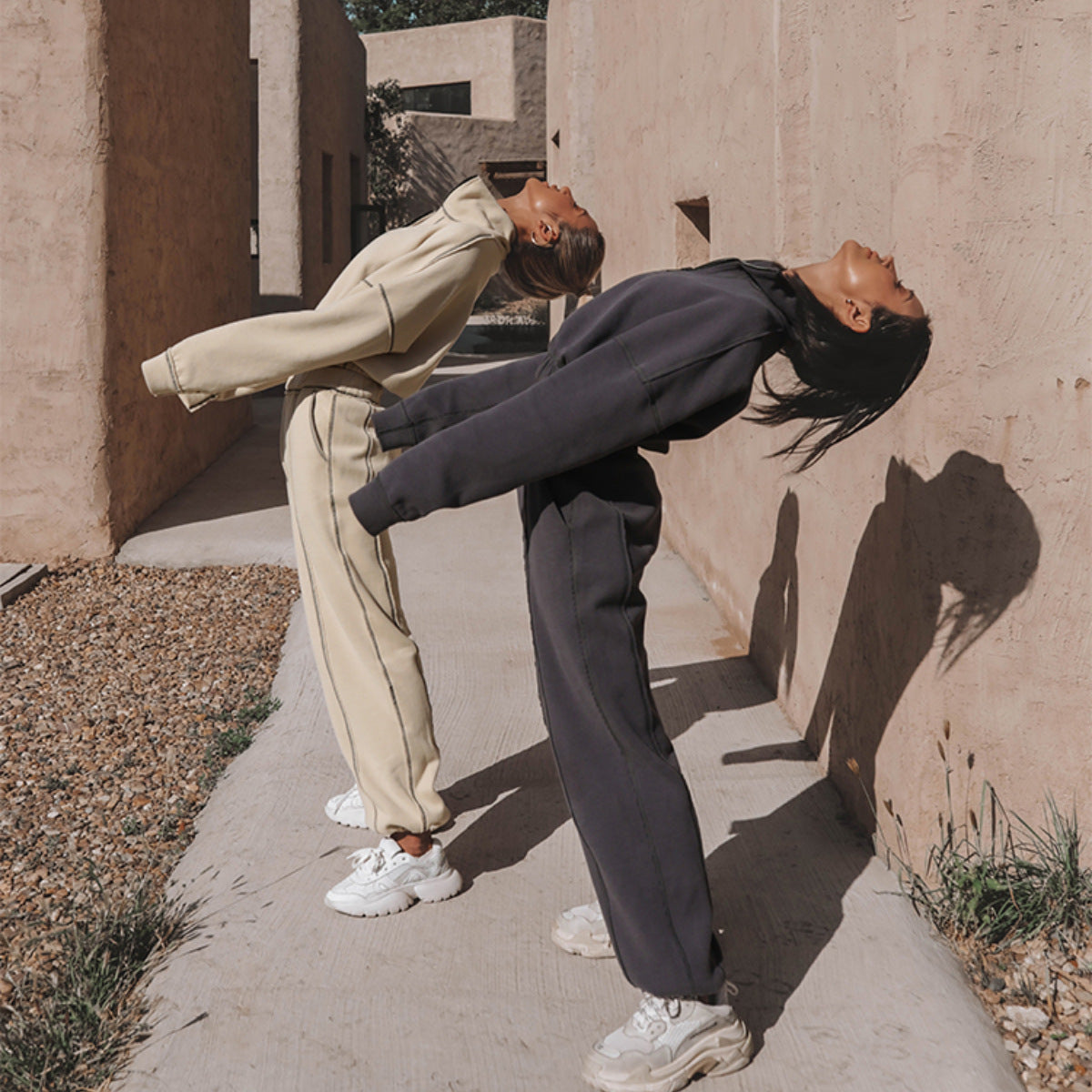 Conjunto Moletom Gola Alta com Zíper e Calça Reta