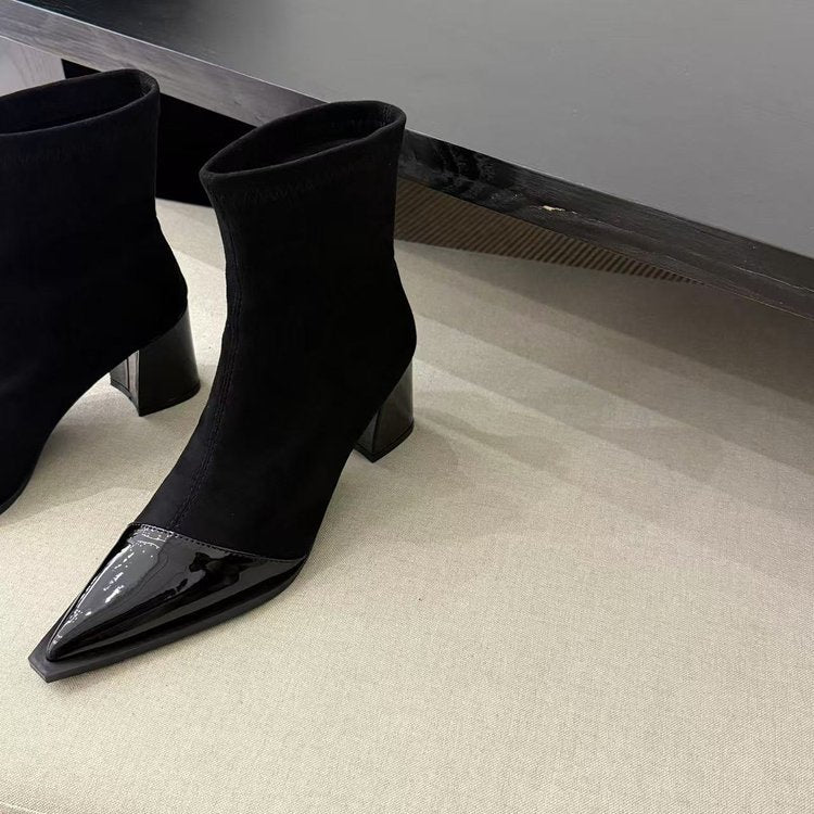 Bota Feminina de Salto Grosso e Cano Fino – Estilo Elegante