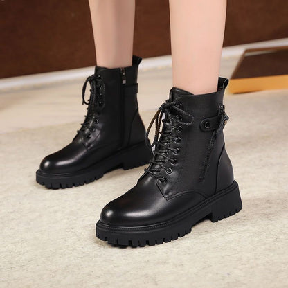 Bota Feminina Dr. Martens Estilo Britânico com Forro Acolchoado e Isolamento Térmico