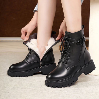 Bota Feminina Dr. Martens Estilo Britânico com Forro Acolchoado e Isolamento Térmico