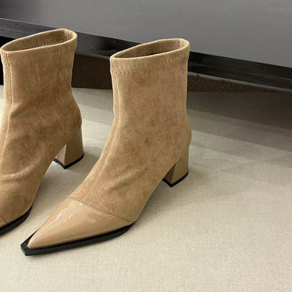 Bota Feminina de Salto Grosso e Cano Fino – Estilo Elegante