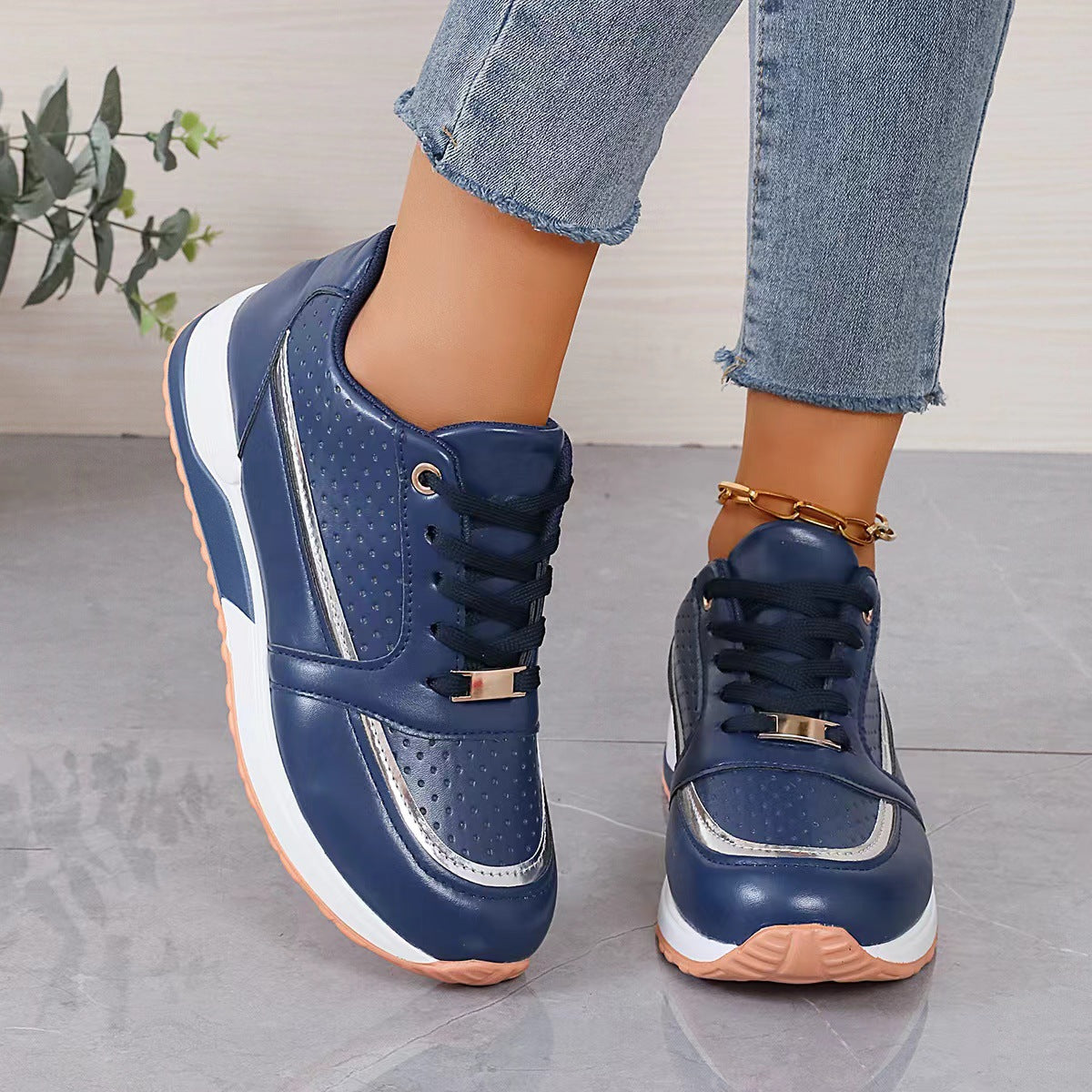 Tênis Flat Color-block com Bico Redondo e Amarração – Conforto Casual