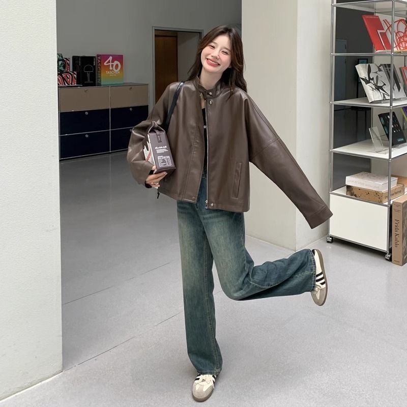 Jaqueta Feminina Cropped em Couro Sintético Marrom Café | Estilo Biker Retrô