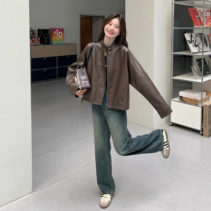 Jaqueta Feminina Cropped em Couro Sintético Marrom Café | Estilo Biker Retrô