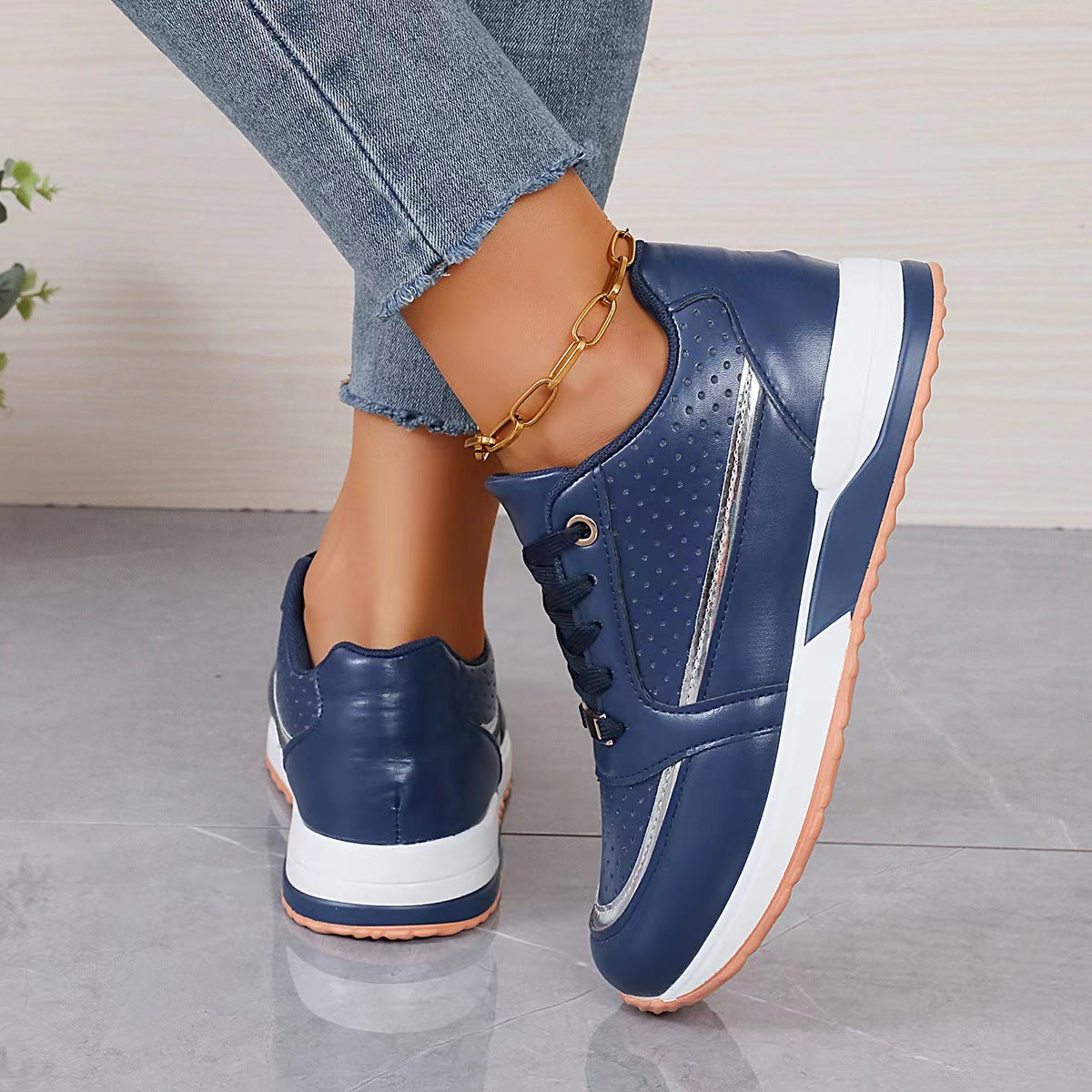 Tênis Flat Color-block com Bico Redondo e Amarração – Conforto Casual