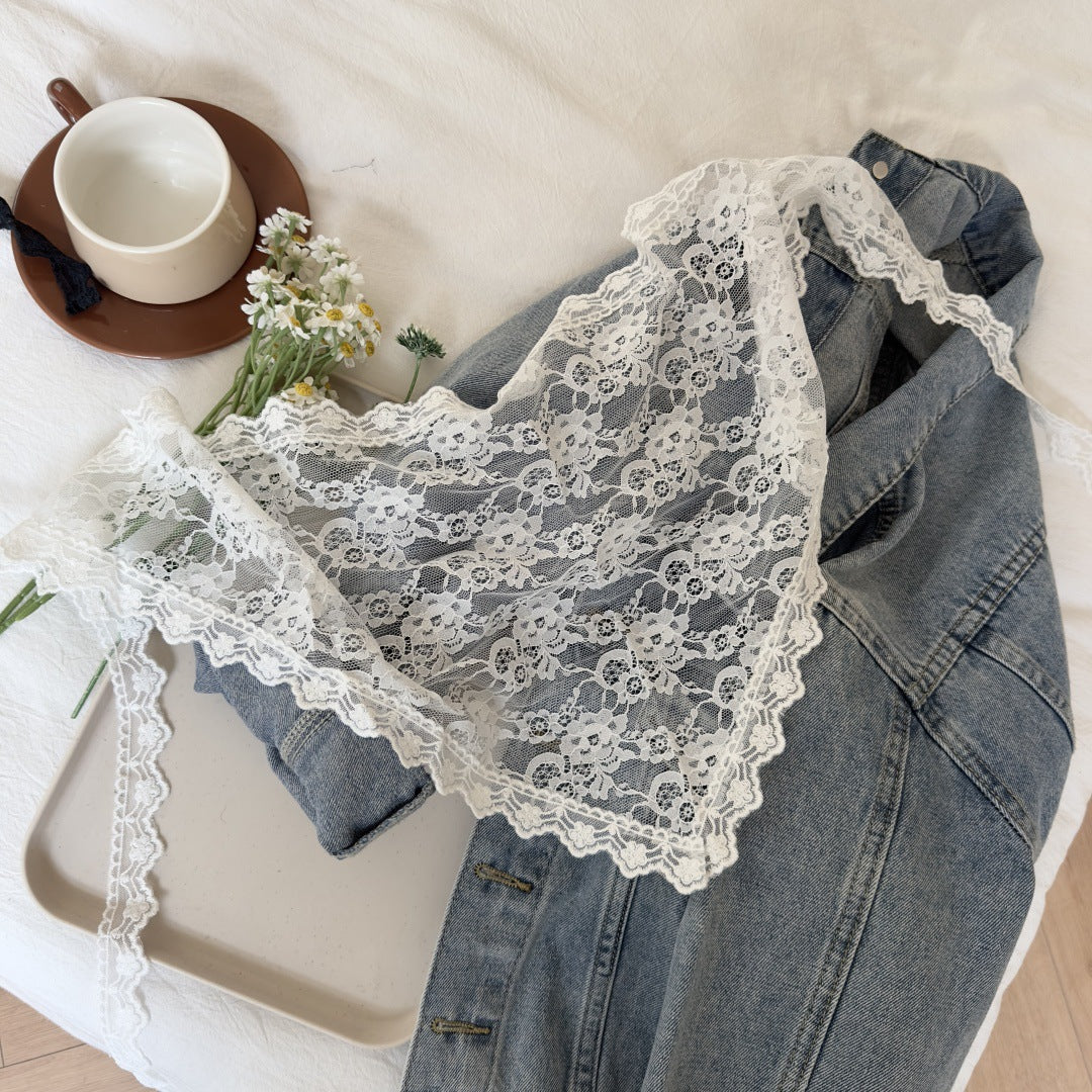 Lenço Decorativo Triangular em Renda com Bordado