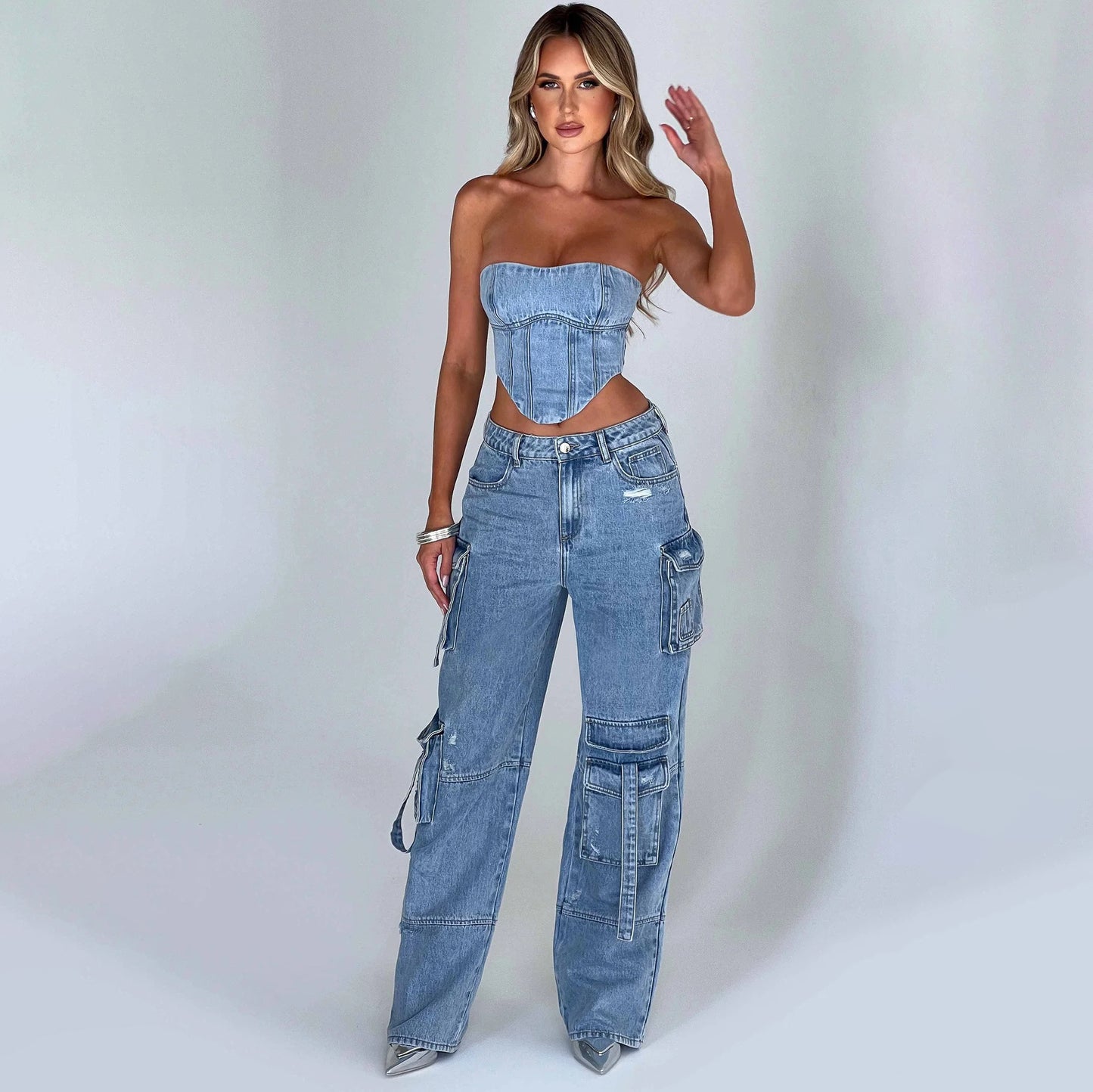 Conjunto Feminino Jeans 2 Peças com Top Tomara que Caia e Calça Reta