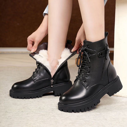 Bota Feminina Dr. Martens Estilo Britânico com Forro Acolchoado e Isolamento Térmico